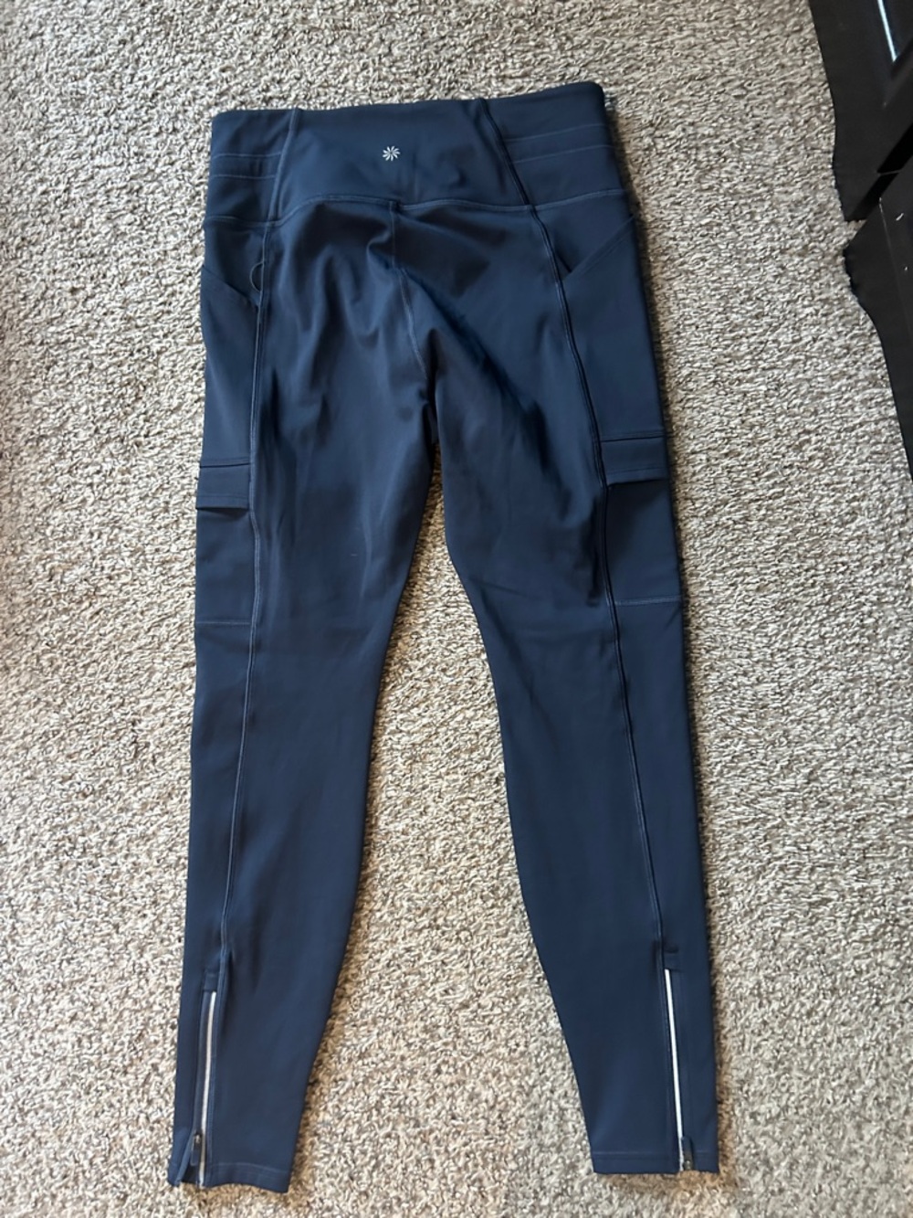 Women’s Navy Rainer cargo legging - Picture 3 of 5